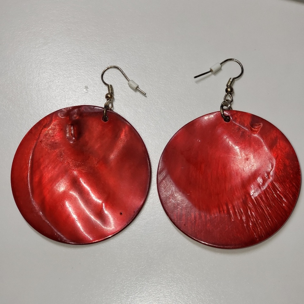 ACRYLIC RED & WHITE ROUND EARRINGS - Picture 2 of 4